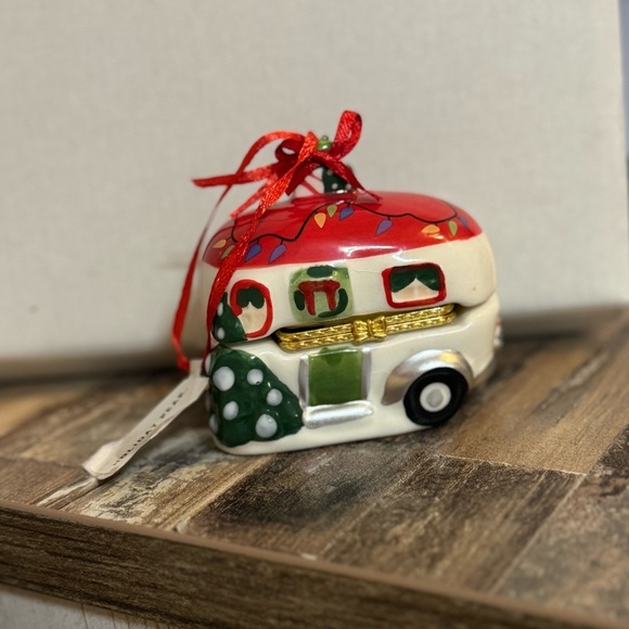 Walter Drake Vintage Camper Ornament Trinket box. Holiday Peak - Picture 1 of 9